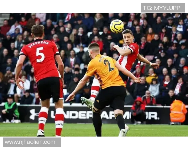 法兰克福与切尔西激战欧联杯争夺战双方实力对决引人瞩目